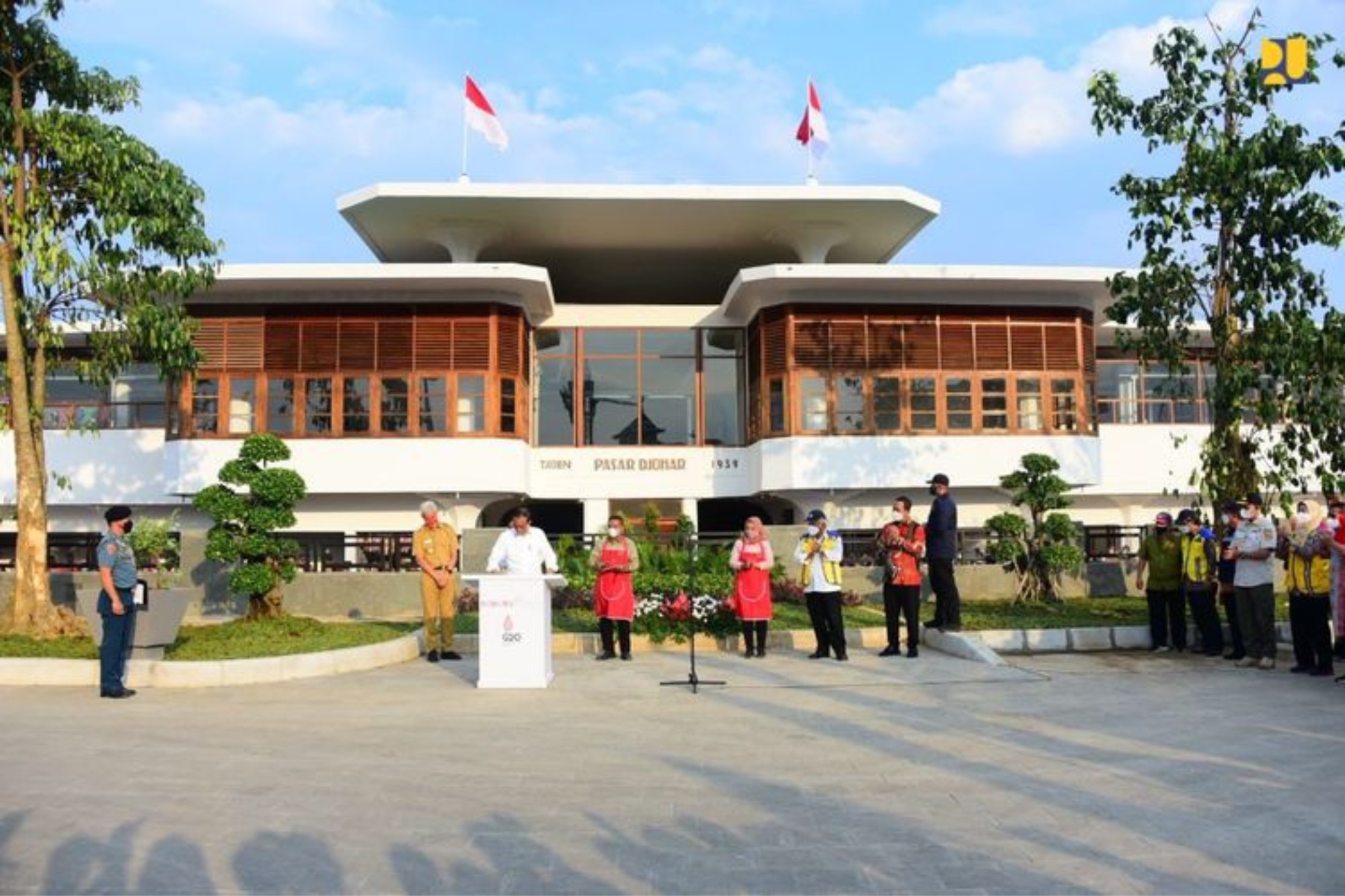 Bangunan Pasar Johar dan Alun-Alun di Semarang