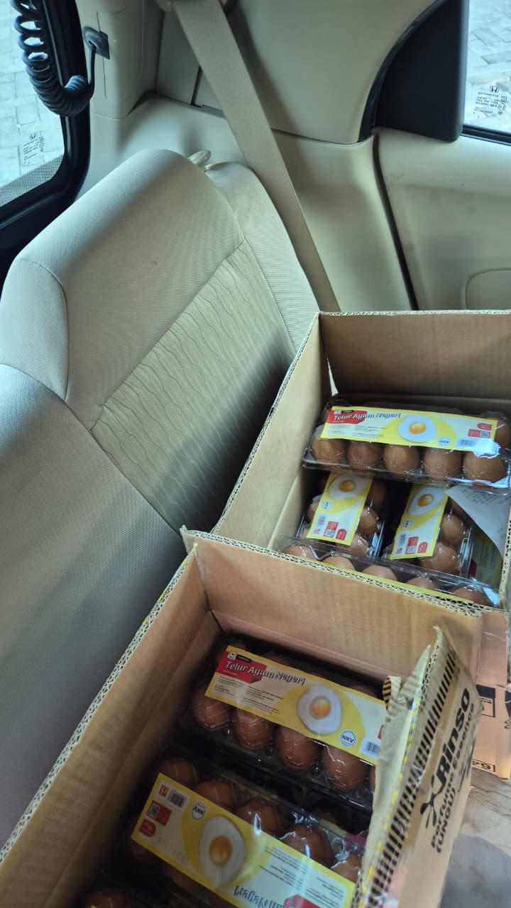 Paket telur yang disiapkan untuk kegiatan berbagi